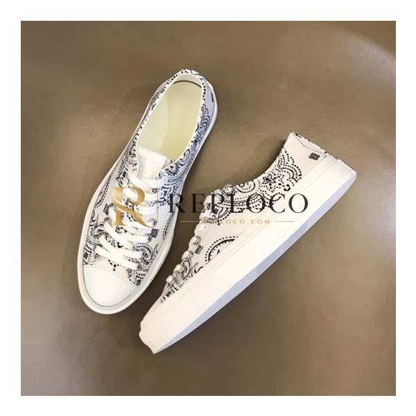 ✨지방시 남성 화이트 스니커즈