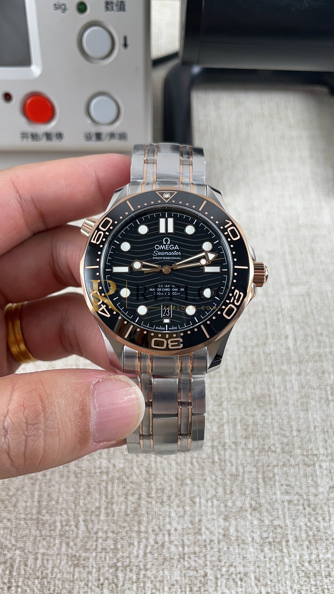 VS 공장 오메가 씨마스터 다이버 300M 42mm 투톤 18K 세드나 골드 블랙 웨이브 다이얼 (210.20.42.20.01.001) 1:1 슈퍼클론 단동 DD8800 무브먼트