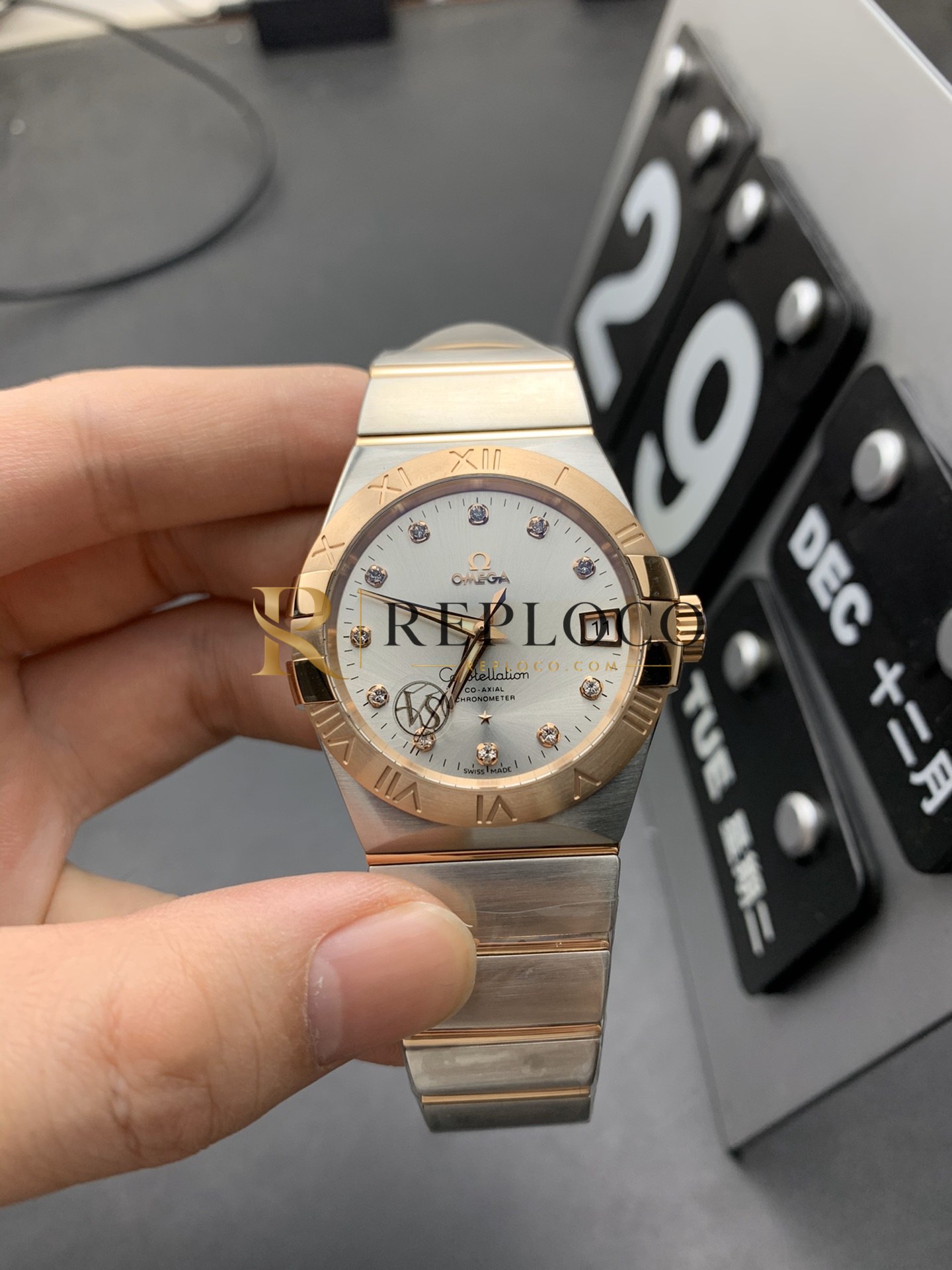 VS 공장 오메가 컨스텔레이션 38mm 투톤 로즈골드 다이아몬드 다이얼 (123.20.38.21.52.001) 1:1 슈퍼클론 단동 DD8500 무브먼트