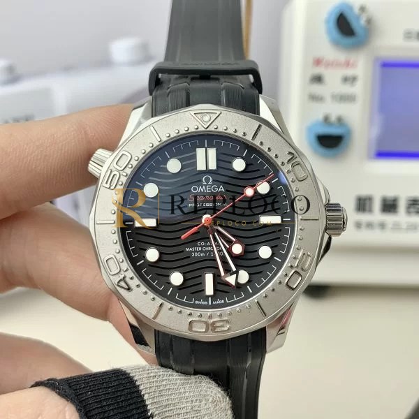 VS 공장 오메가 씨마스터 다이버 300M 42mm 넥톤 에디션 티타늄 베젤 블랙 러버 스트랩 (210.32.42.20.01.002) 1:1 슈퍼클론 단동 DD8806 무브먼트