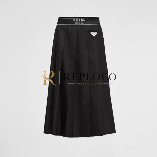 ✨프라다 여성 블랙 플리티트 리나일론 스커트