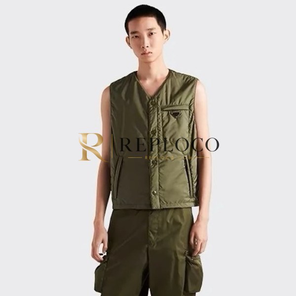 ✨프라다 남성 브이넥 베스트
